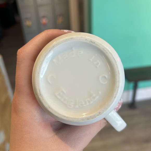 Vintage Churchill Blue Willow Scenic Bird Ceramic Mug, 8 oz. - Picture 5 of 5